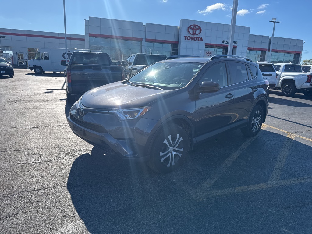 2018 Toyota RAV4 LE photo 2