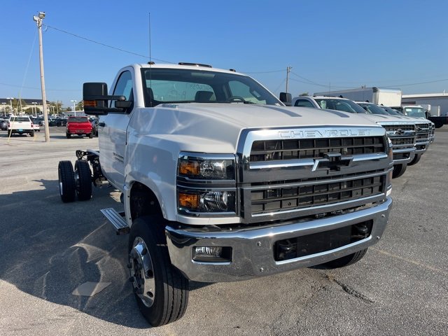 2024 Chevrolet Silverado 4500 Medium Duty Chassis Cab Work Truck's photo