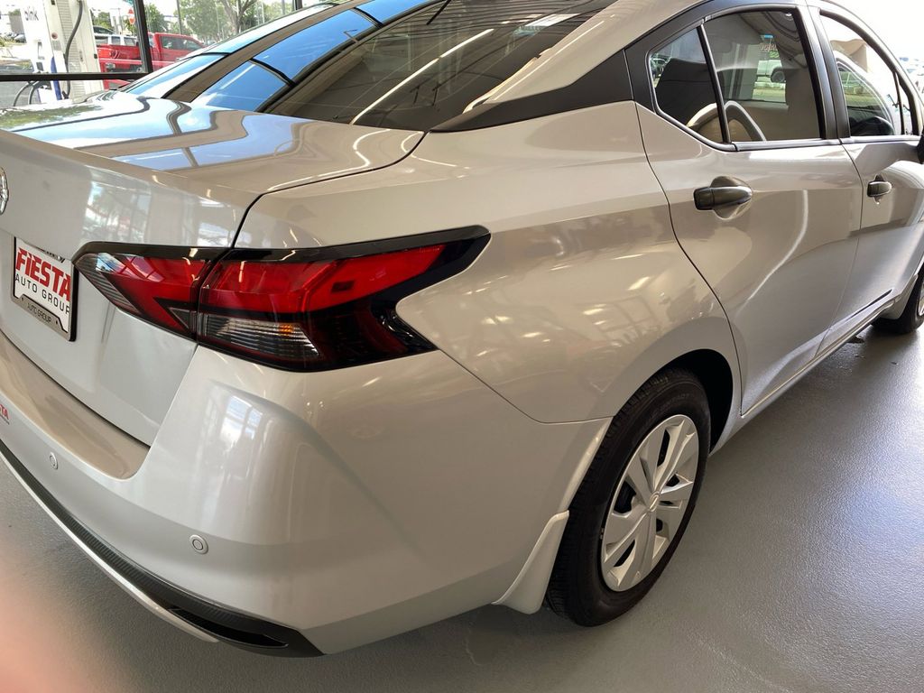 2020 Nissan Versa 1.6 S photo 11
