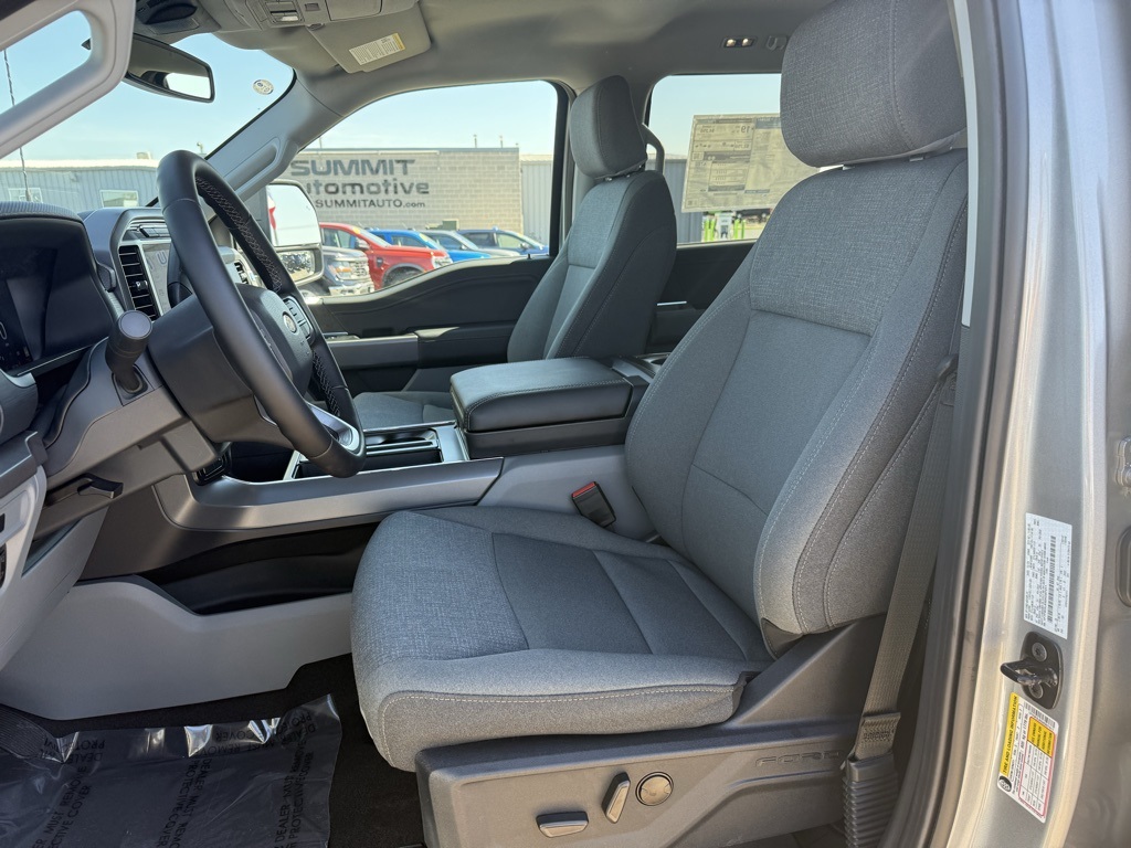 2025 Ford F-150 XLT photo 7