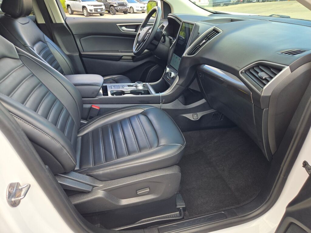 2024 Ford Edge SEL photo 6
