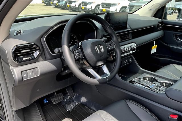 2025 Honda Pilot Touring photo 3