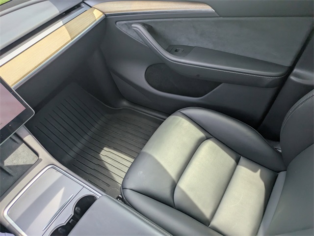 2024 Tesla Model Y Long Range photo 18