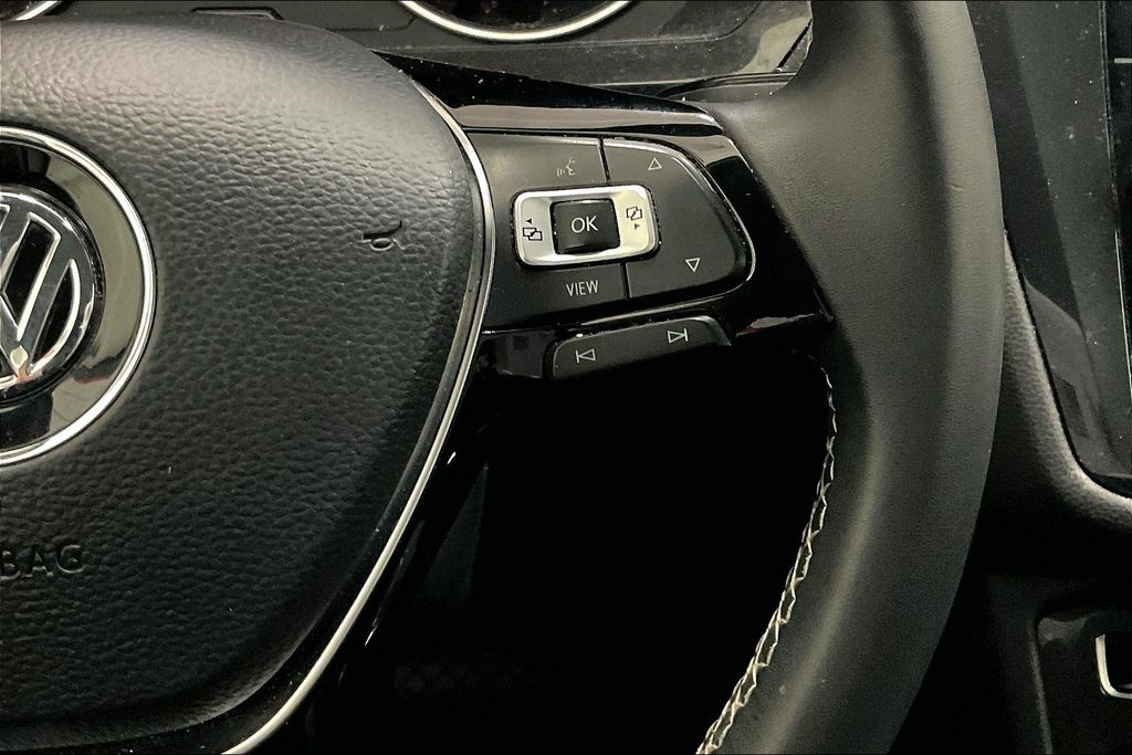 2021 Volkswagen Tiguan SE photo 18