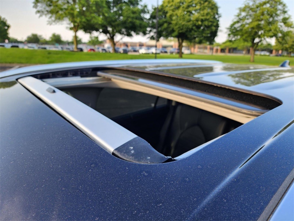 2021 Toyota Highlander XLE photo 3