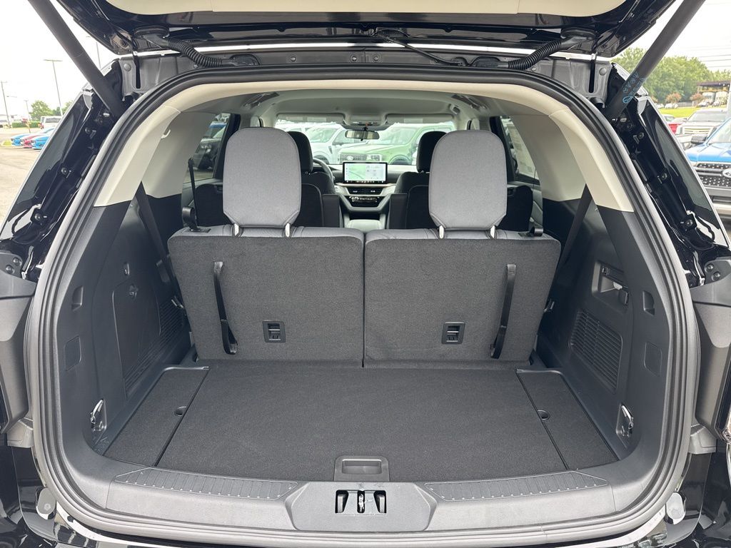 2025 Ford Explorer photo 17