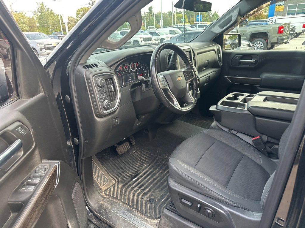 2020 Chevrolet Silverado 1500 LT photo 3