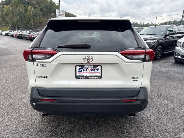 2021 Toyota RAV4 XLE Premium photo 4