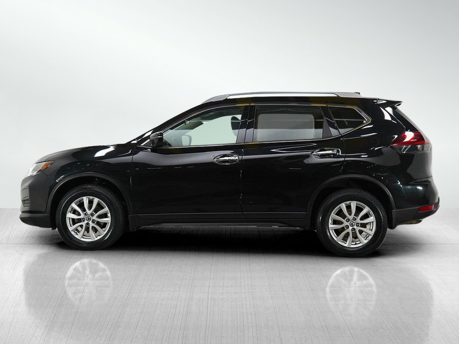 Used 2019 Nissan Rogue S with VIN 5N1AT2MV4KC841376 for sale in Minneapolis, Minnesota