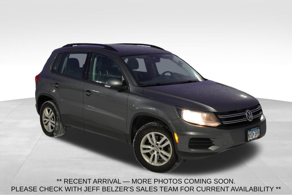 2016 Volkswagen Tiguan S's photo
