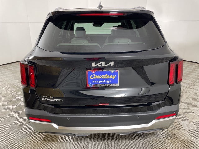 2025 Kia Sorento S photo 4