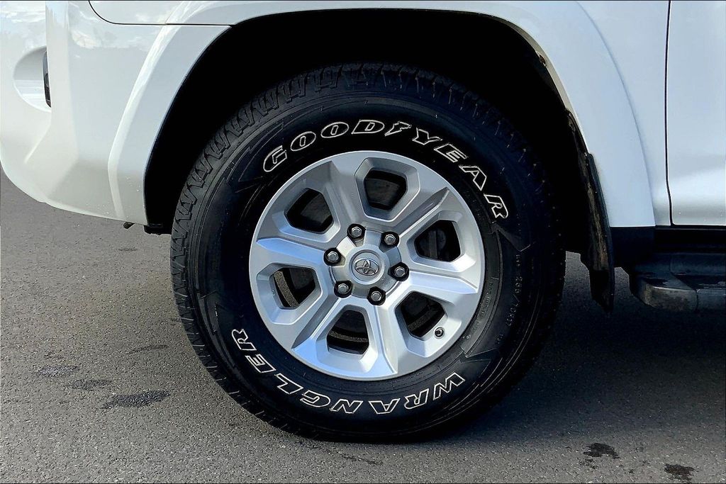 Image of Pre-Owned 2019 Toyota 4Runner V6 4WD SR5