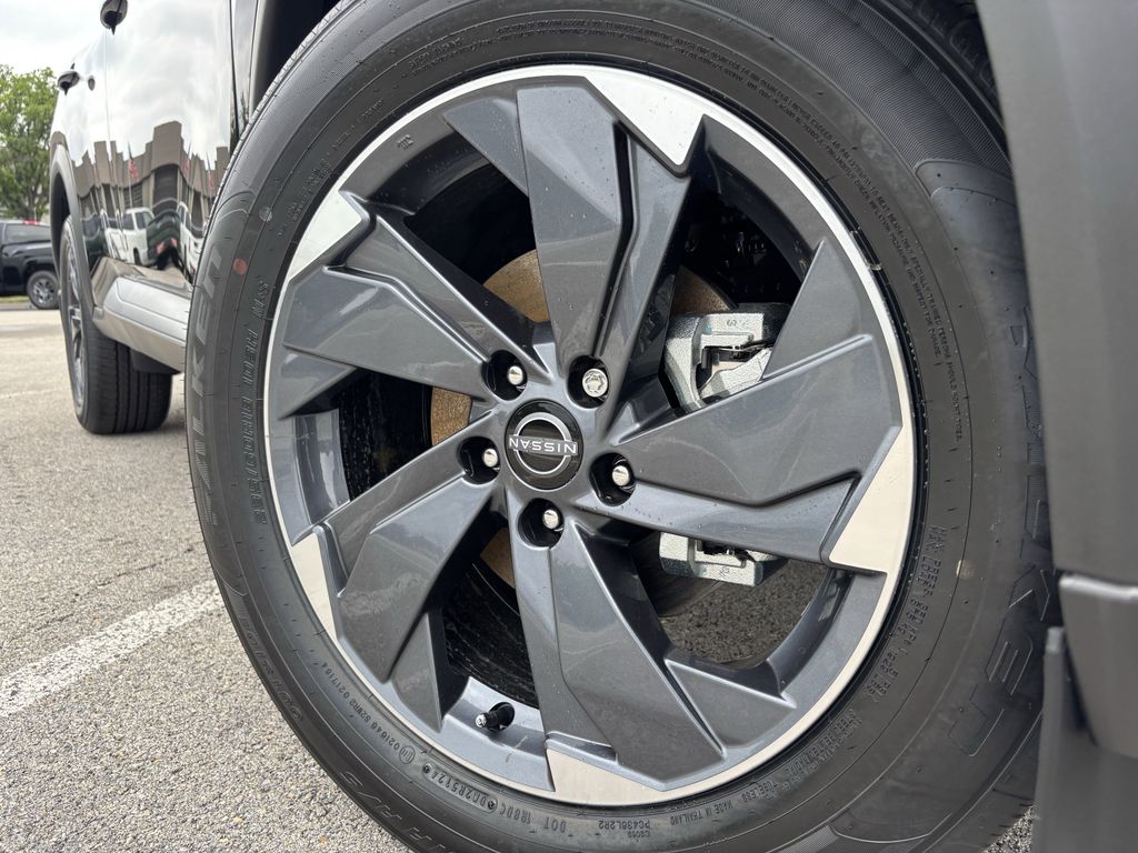 2025 Nissan Rogue SV photo 6