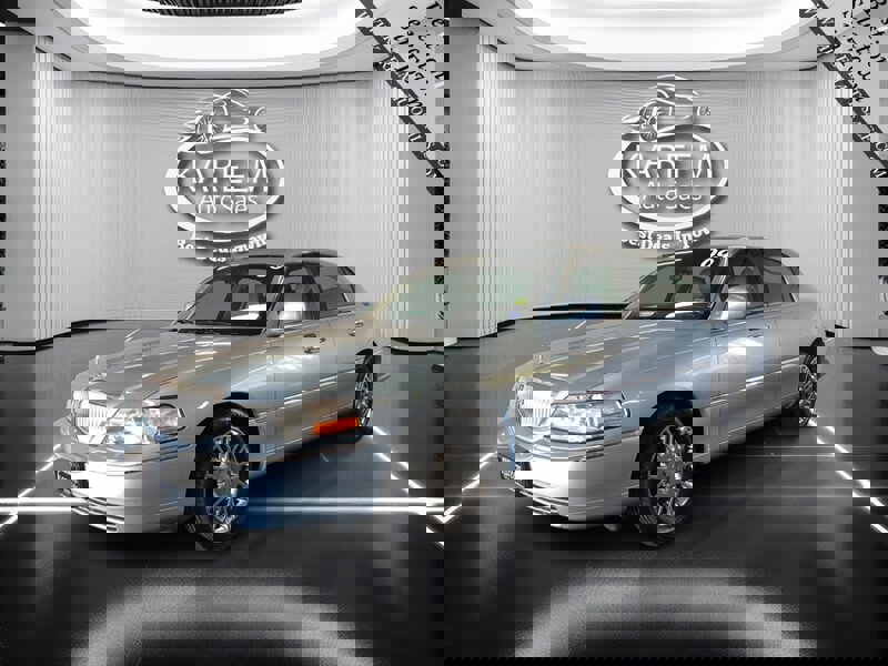 2009 Lincoln Town Car Signature Limited's photo