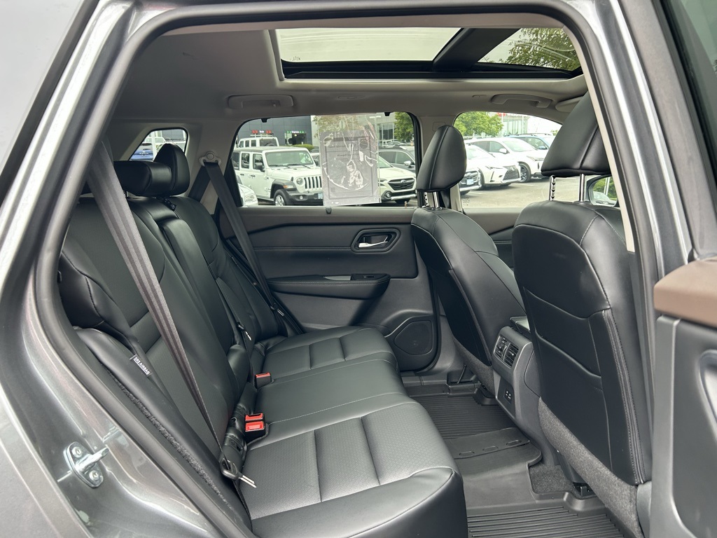 2023 Nissan Rogue SV photo 28