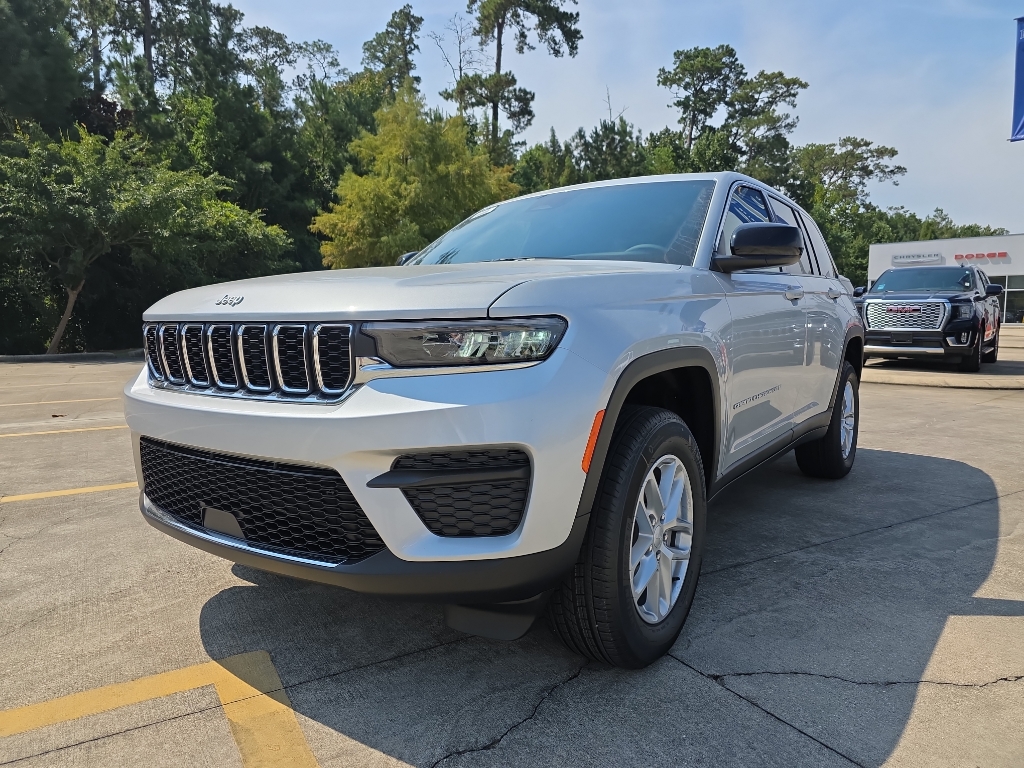2025 Jeep Grand Cherokee Laredo X photo 3