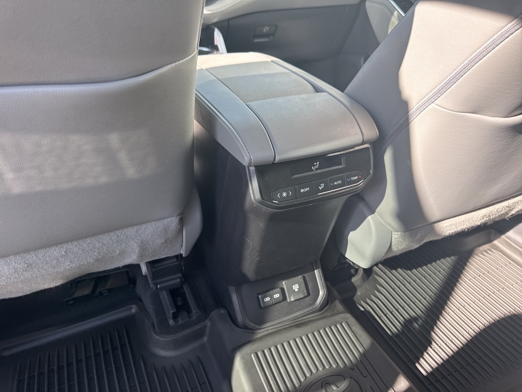 2023 Toyota Highlander Limited Platinum XLE XSE photo 15