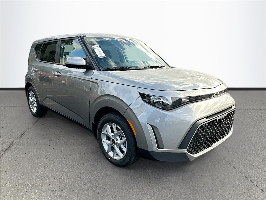 2025 Kia Soul LX's photo