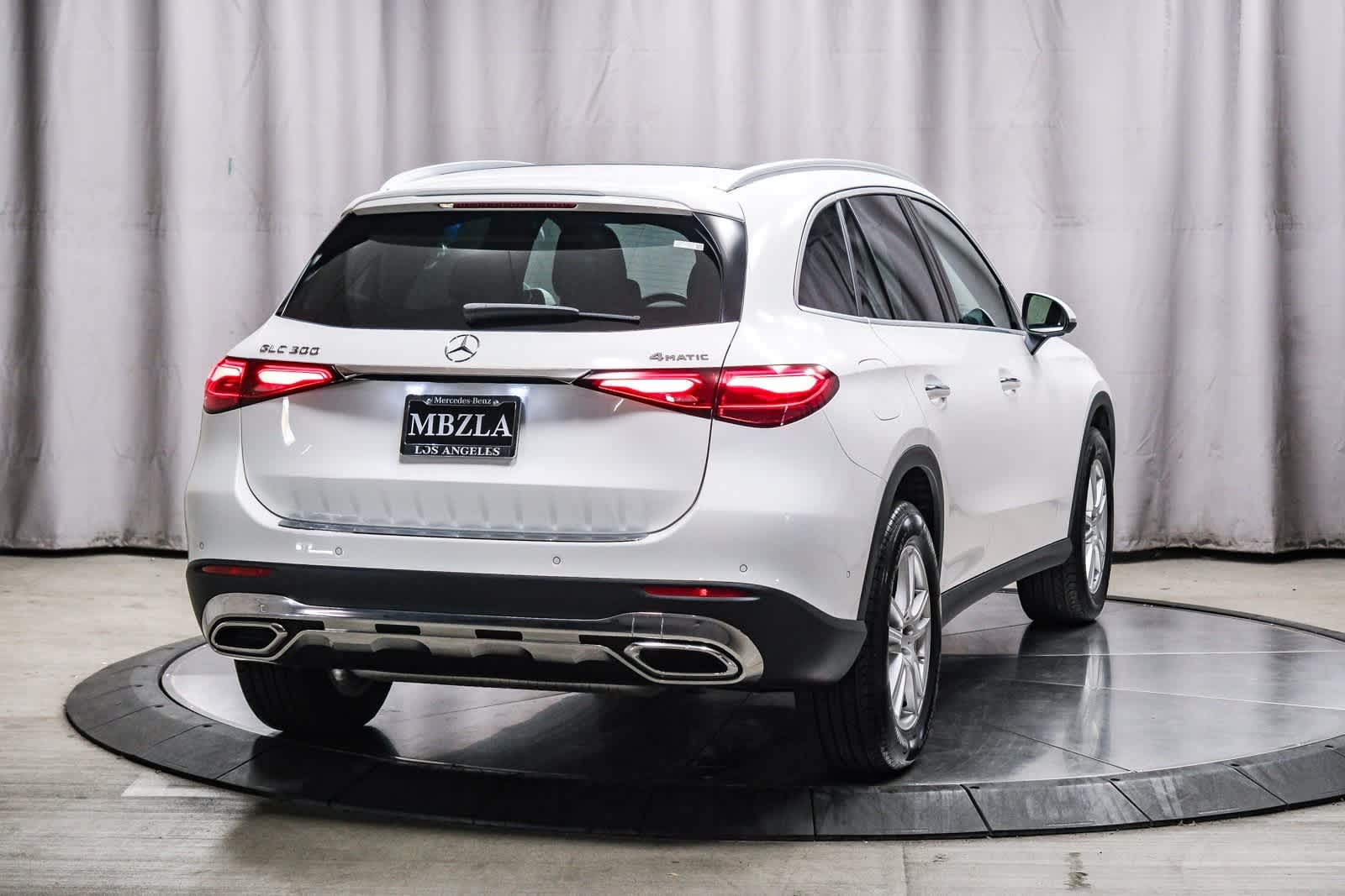 2025 Mercedes Benz GLC 300 4MATIC photo 3