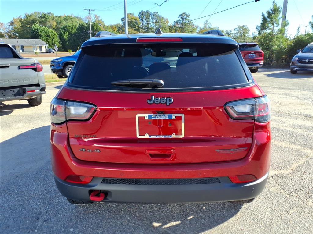 2025 Jeep Compass Trailhawk photo 2