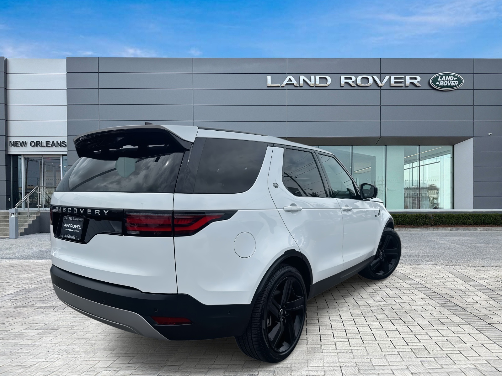 2024 Land Rover Discovery S photo 6