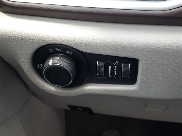 2018 Chrysler Pacifica LX photo 12