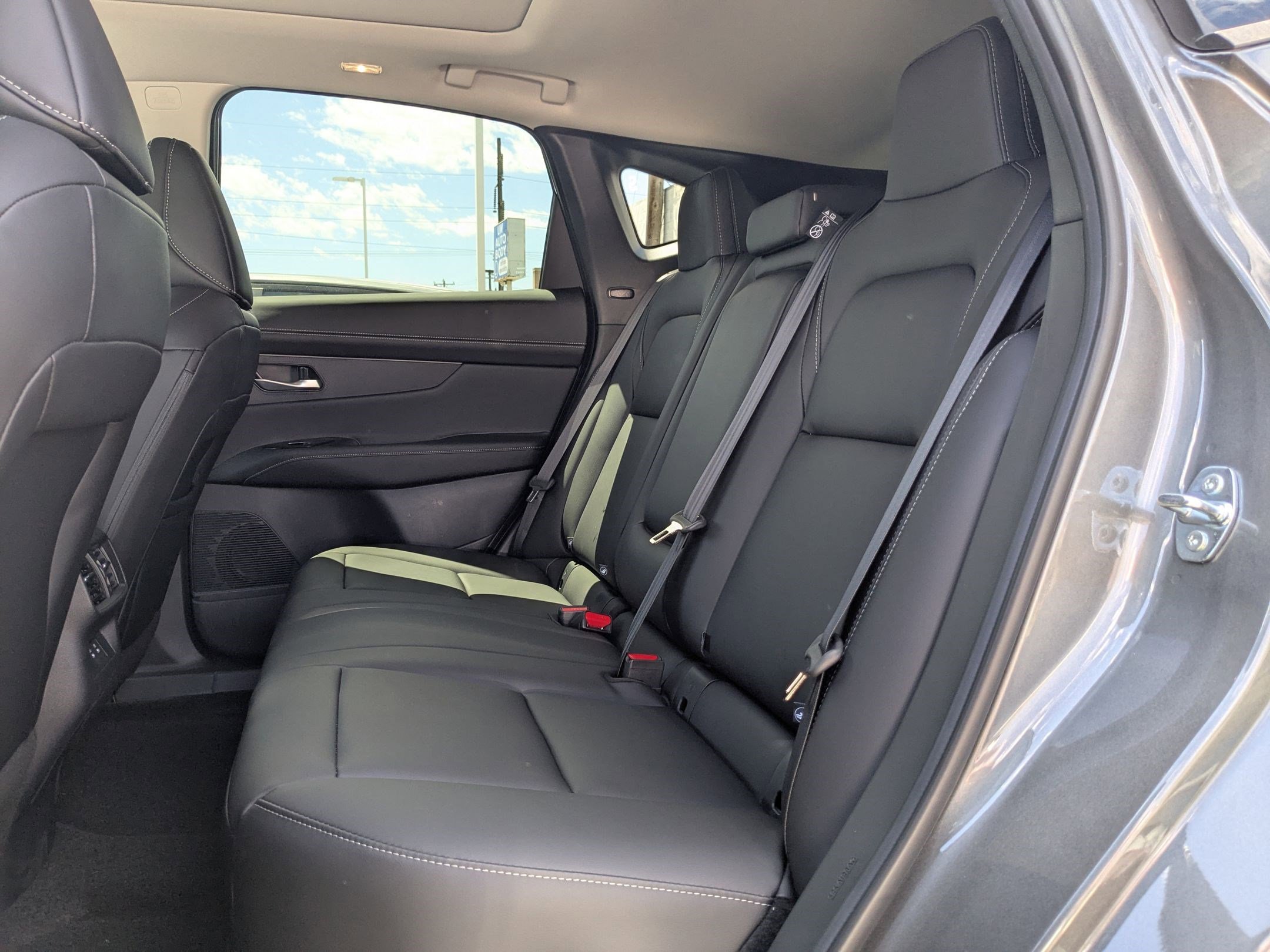 2025 Nissan Murano SL photo 18