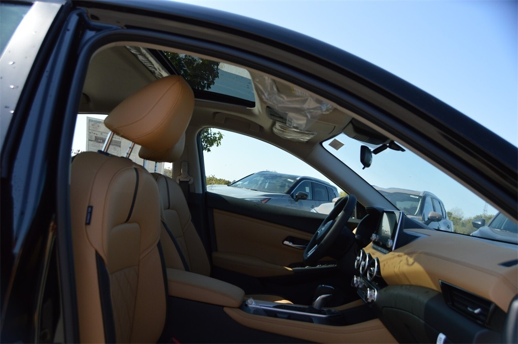 2025 Nissan Sentra SV photo 13
