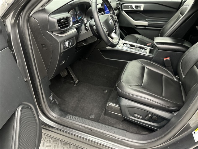 2020 Ford Explorer XLT photo 3