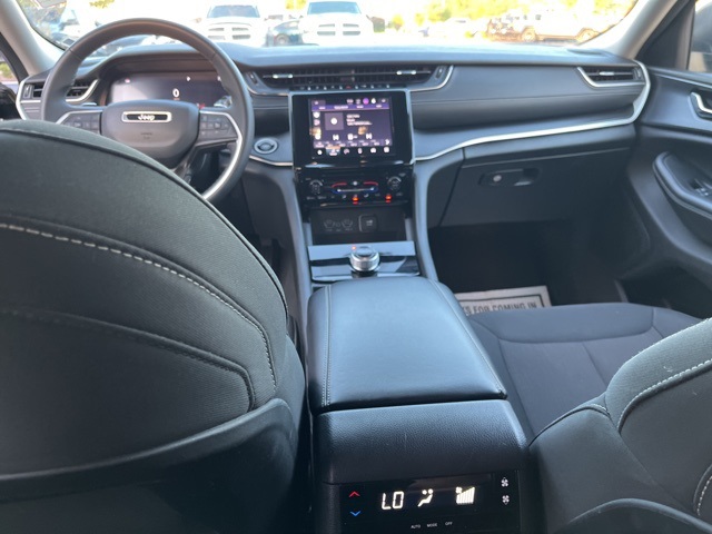 2023 Jeep Grand Cherokee Laredo photo 18