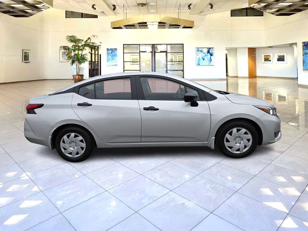 2024 Nissan Versa 1.6 S photo 7