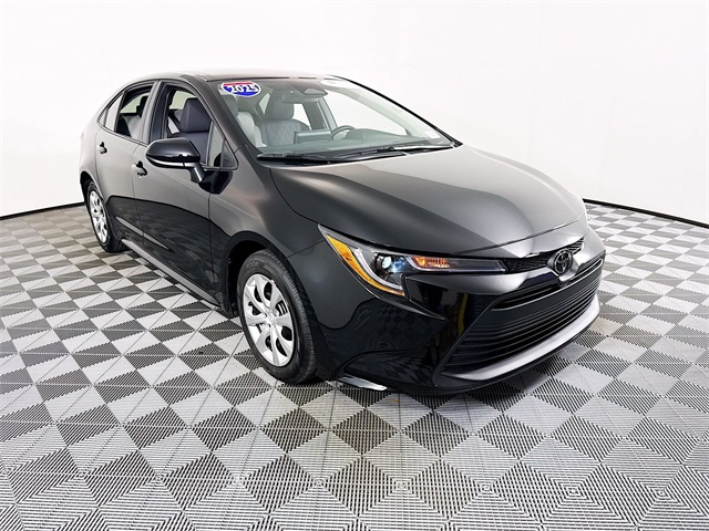 2025 Toyota Corolla LE's photo