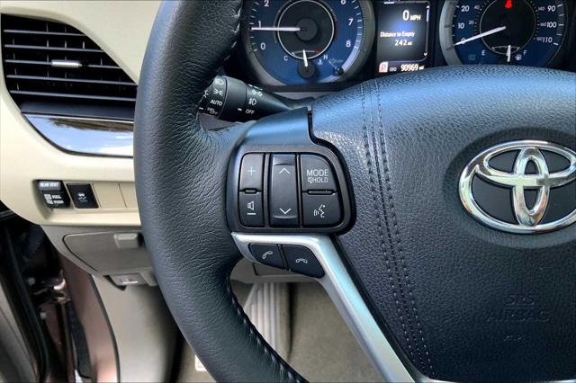 2020 Toyota Sienna XLE photo 21