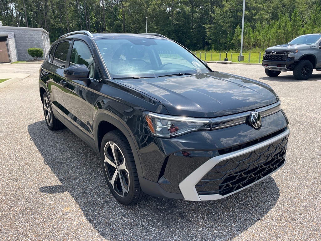 2025 Volkswagen Taos SEL photo 3