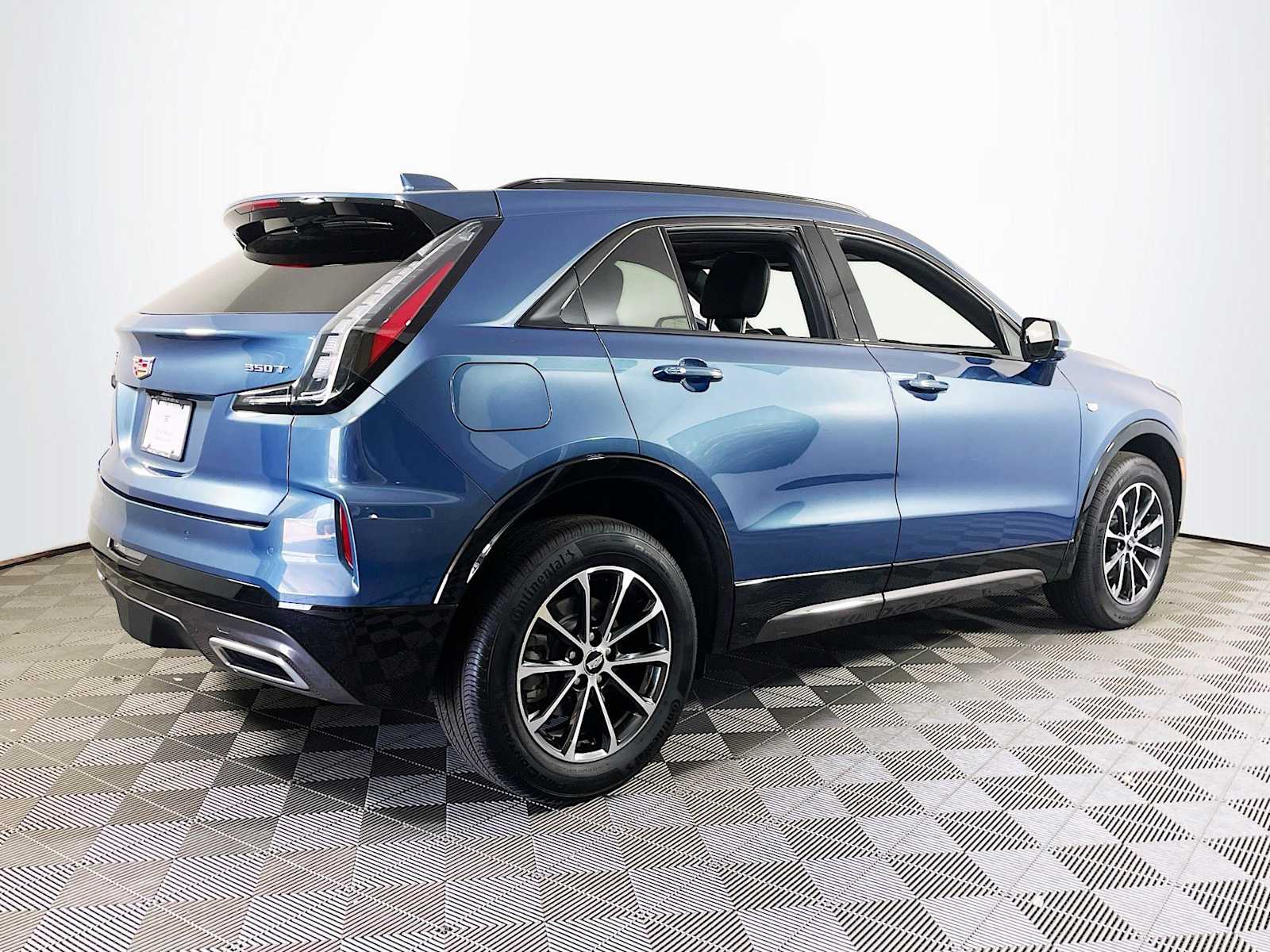 2025 Cadillac XT4 Sport photo 4