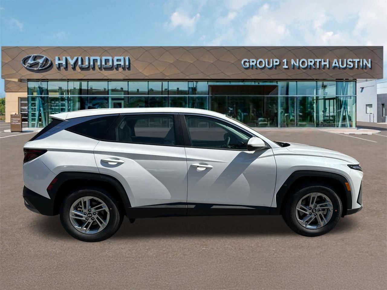 2025 Hyundai Tucson SE photo 3