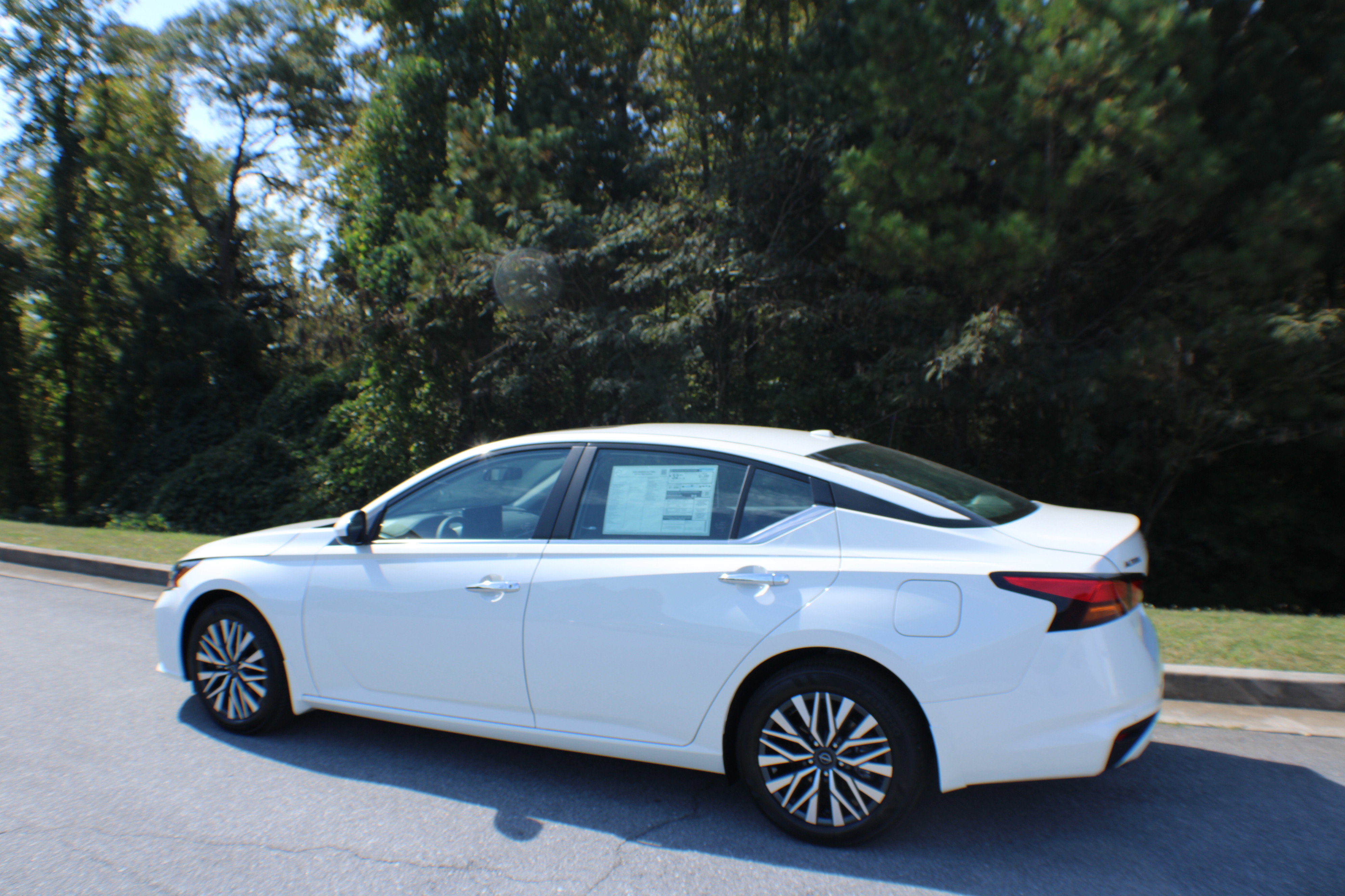 2025 Nissan Altima SV photo 2