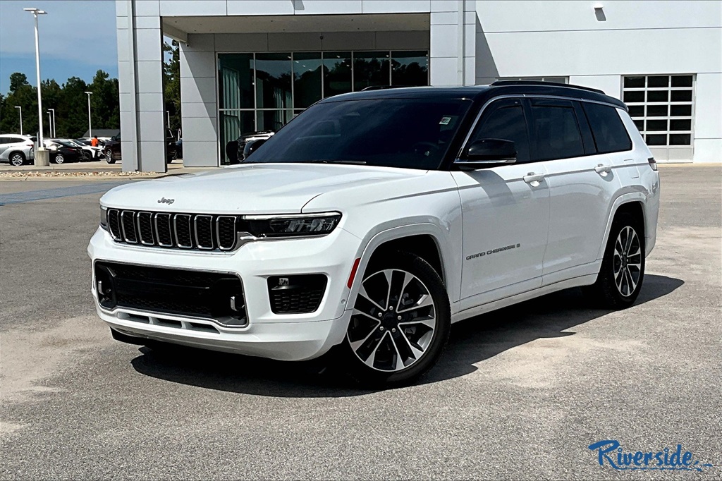 2024 Jeep Grand Cherokee Overland photo 3