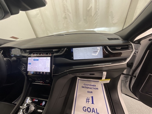 New 2024 Bright White Clear-Coat Exterior Paint Jeep Trailhawk 4xe image 25