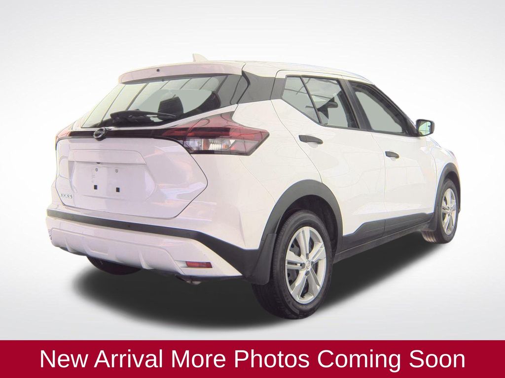 2024 Nissan Kicks S photo 2