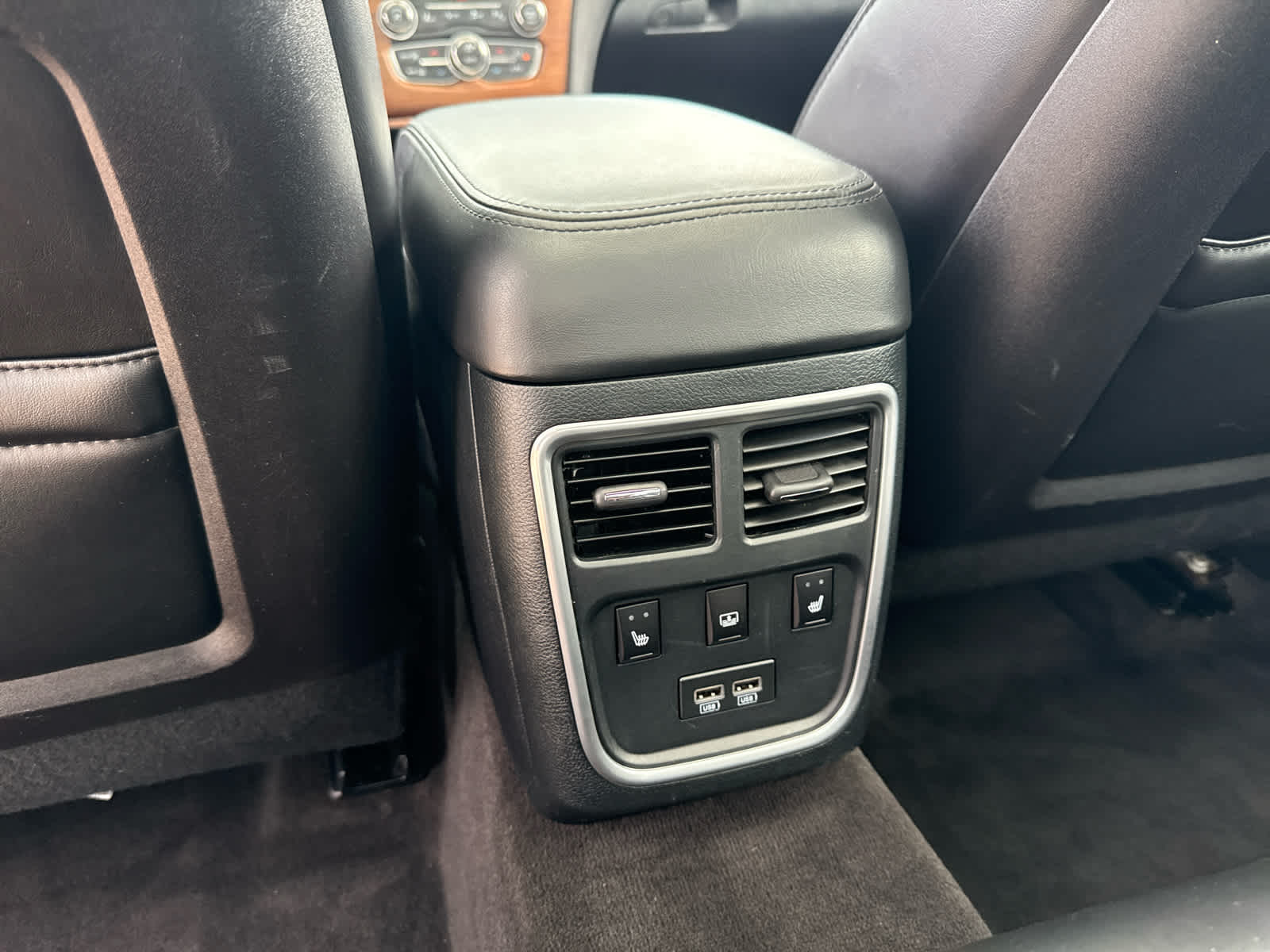 2015 Chrysler 300 Platinum photo 12
