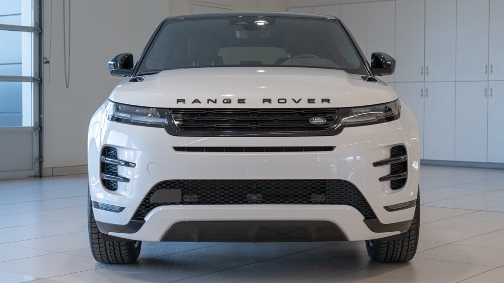 2026 Land Rover Range Rover Evoque Dynamic SE photo 2