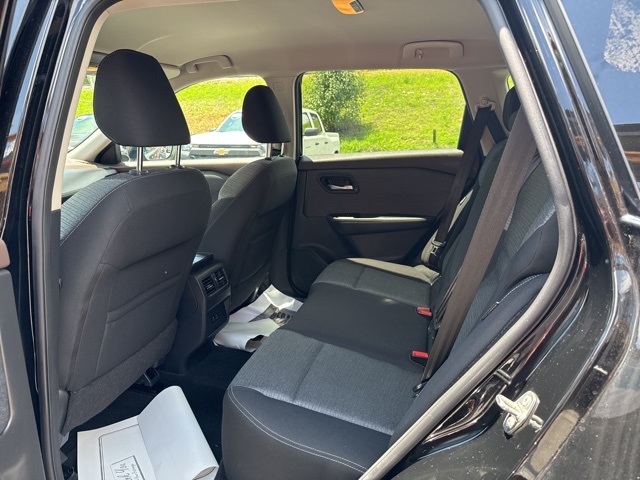 2021 Nissan Rogue SV photo 18
