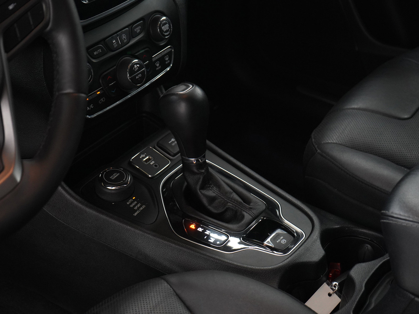 2020 Jeep Cherokee Limited photo 18