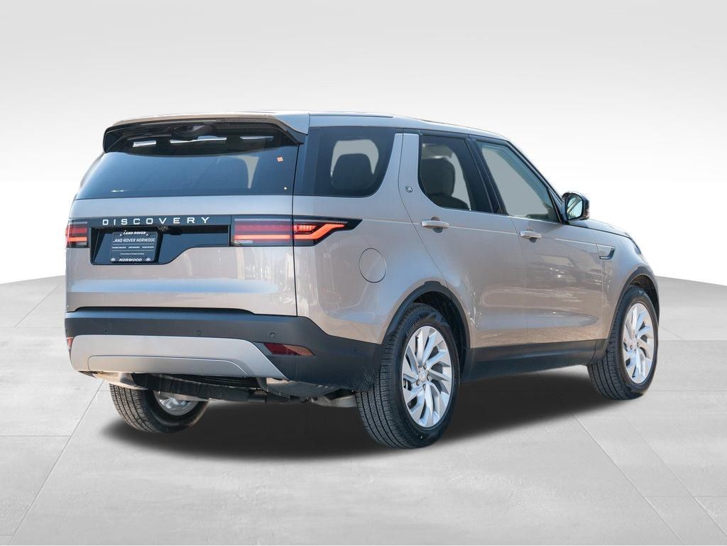 2025 Land Rover Discovery S photo 4