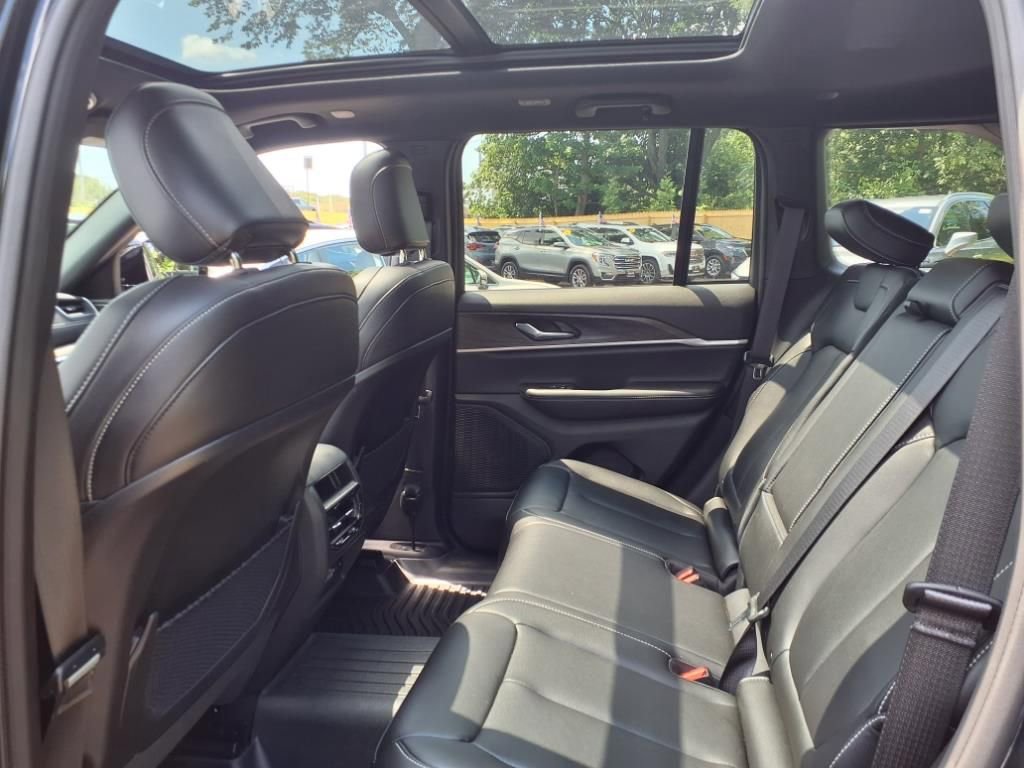 2025 Jeep Grand Cherokee Limited photo 13