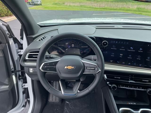 2025 Chevrolet Traverse photo 12