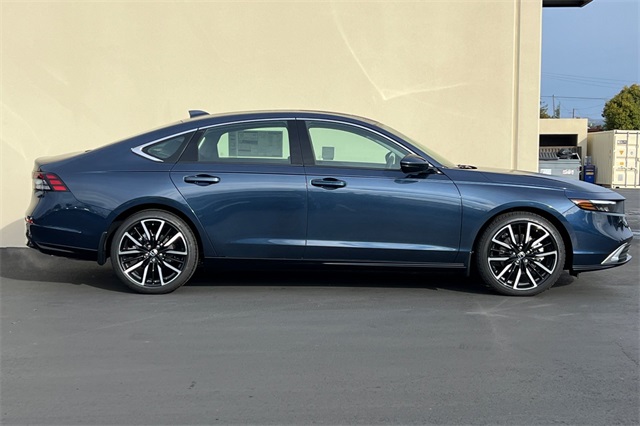 2025 Honda Accord Hybrid Touring photo 2