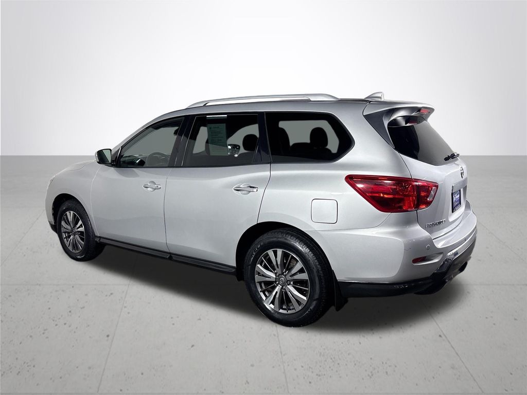 2019 Nissan Pathfinder S photo 8