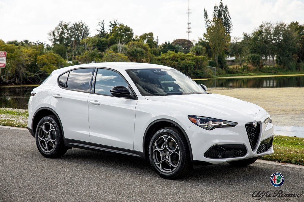 2025 Alfa Romeo Stelvio Base's photo